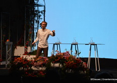 Die melkboer had echter geen internet en putte niet uit schier ongelimiteerde bronnen (geld, grondstoffen, arbeid). Maar had soms wel een bakfiets, dat dan weer wel.