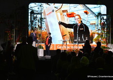 Simone Keijzer neemt de Themaprijs in ontvangst