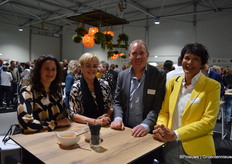 Melissa van der Kam en Annemarie van Dam van Interpolis, Jan Willem Griep, werkzaam voor de Floriade en Bernadette Bijman van Syngenta.