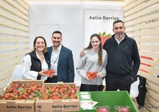 Het team van de Griekse aardbeiencoöperatie Aelia Berries. Een van de jongste aardbeiencoöperaties in Griekenland, op zoek naar uitbreiding van het aantal partners.