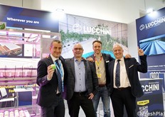 Dit jaar toonde Lucchini op de beurs een voorbeeld van vertical farming van babyleafs. Op de foto, van links naar rechts, een enthousiast team bestaande uit Vittorio Genualdi, Cesare Ghizzi en Floris Berghout en Steen Beyer (respectievelijk CEO en CSO van Viemose Dgs).