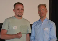 Team VeggieMight werd derde. Nikita Rogovoy (QuantumSoft) en Vincent van der Wijngaard (Horticompass) kwamen de prijs ophalen.