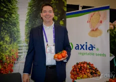 John Davis (Axia Vegetable Seeds) met het populaire tomatenras Macxize