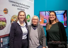 Rebekka Boekhout (VerticalFarmDaily) met Christine Zimmermann-Loesl en Theo Otto van de Vereniging voor Verticale Landbouw