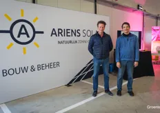 John Ariens en Hans de Valk van Ariens Solar, verantwoordelijk voor de zonnepanelen.