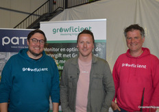 Dennis Steentjes, Tomothy van der Toorn en Dirk-Jan Mulder van Growficient. Zij ondersteunen telers om irragatie te optimaliseren door hun sensoren en software in te zetten op substraatteelten. 