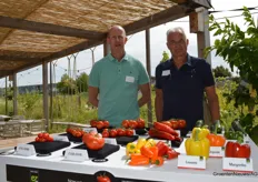 Edwin van Antwerpen en Cees van Dorst van Enza Zaden hadden de meeste resistente tomatenrassen meegenomen naar Barendrecht.