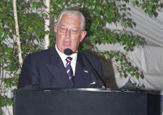 Jan van den Heuvel dankte iedereen voor zijn inzet. Hij benadrukte dat zijn vrouw, familie, geloof en dagelijkse gebed om wijsheid en kracht de steunpilaren van zijn succes zijn geweest.