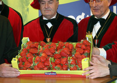 'Juweeltjes', zo worden deze aardbeien op de veiling genoemd.