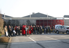 Na het ontbijt, de persconferentie en het veilen van de eerste aardbeien konden de aanwezigen de nieuwe aanwinst van Veiling Hoostraten aanschouwen: een ‘special shape’ heteluchtballon.