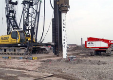 De duizendste paal wordt geslagen.