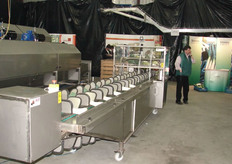 Sjraar Seelen van Semenis pleegt nog snel een telefoontje. Op de voorgrond de preibinder van Christiaens