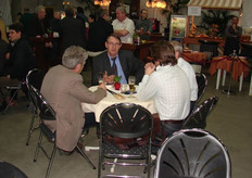 Jos Beerren in gesprek met Paul Greenhalgh van PG Horticulure en de gebroeders Clive.