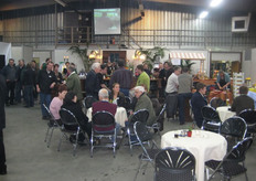 Hans Knippenbergh van Agro praat weer eens bij met Theo Aerts van Christiaens Machines