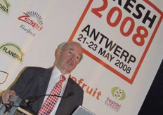Dick Taverne met een uitgesproken mening over Genetisch gemanipuleerd voedsel. Zijn presentatie deed veel stof opwaaien.