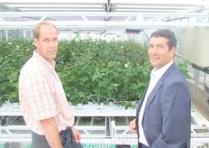 Rechts: Peet van Adrichem, de man achter de demokwekerij