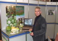 Ron van den Pavert van Brimapack toont op het scherm het mobiel oogsten en verpakken van ijssla