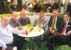 Een erg gezellig tafeltje in de stand Rijk Zwaan.