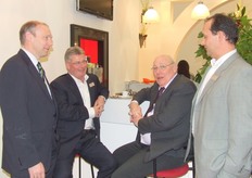 De mannen van Bud Holland en Exotimex onder elkaar