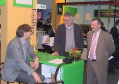 Jan Scheurwater en collega op bezoek in de FreshPlaza-stand