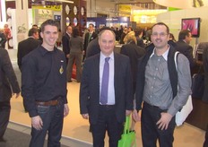 Juunboeren in Berlijn. Vlnr: Lindert, Wim en Lijn Moerdijk