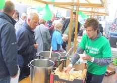 Bezoekers kregen soep. Het restant ging naar de voedselbank