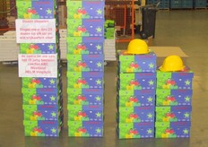 Wedstrijd dozen stapelen bij Van Rijn