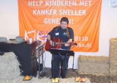 Muziekale bijdrage in de kantine van Deluap