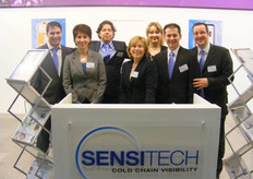 Het voltallige team van de stand van Sensitech. De foto kan zo op het prikbord in de keuken.