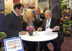ondertekening Frug I Com en Nature's Pride