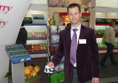 Hans Berden van Blueberry World met de nieuwe gedroogde blauwe bessen