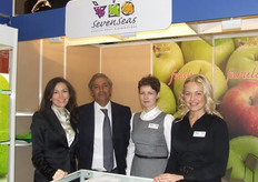 Tatiana Inova van het SevenSeas kantoor in Rotterdam, chief marketing director Bernardo Arancibia, en Ekatarina Losik en Tatiana Krasilnaya van SevenSeas Eastern Europe