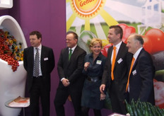 Arnold Reijers (Fresq), Mark Versluis (Versdirect.nl), Yvonne Geurten (The Greenery), Axel Hovestad (ZON) en Ton Janssen. Alle partijen dragen bij aan een tomatenuitzending van Taste of Life Basics in Tomatoworld.