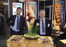 Aardappelverwerker Jos Muyshondt met collega