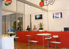 De BFV; Betty Slinger en Giselle Joris en collega