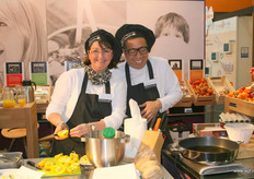 Peppie en Kokkie laten Hollandse specialties proeven