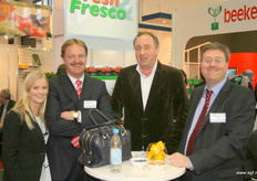 Kim van Juniorfruit met John van Duivenbode. Naast Kim Lucien de Wit en rechts Alexandra Holleman