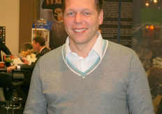 Bas Poeltuin pakt uien en andere specialties in Zweden in voor de markt aldaar