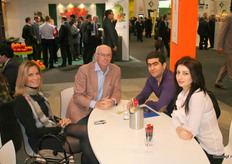 Huub Hoofdman heeft 1 maand geleden zijn resterende aandelen van Hoofdman Roodzant verkocht aan Olympic Food Group. Op de stand vertegenwoordigde hij zijn bedrijf nog.