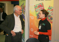 Collega Maria van Freshplaza.it in gesprek met klant