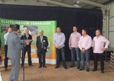 De tuinders kregen een cadeau van Hans van der Hart van Zeeland Seaports