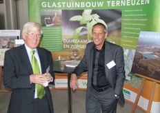 Jan Uilenreef en Frans de Bruijne van Glastuinbouw Terneuzen informeerden de opgekomen tuinders over de voordelen van het Glastuinbouwgebied in Terneuzen