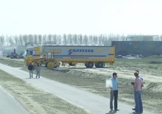 en op naar Tomaholic. Hoewel de afstand tussen de kwekerijen niet groot is, zorgden bussen voor een nog kortere reistijd