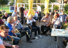 Voor een hapje en een drankje wordt gezorgd.