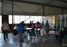 en een bakkie voor de ouderen