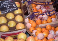 Pomelo's uit Florida voor 2 euro per stuk.