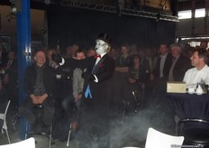 Deze robot is niet van echt te onderscheiden