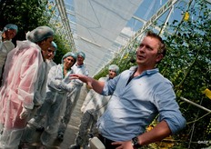 "Westburg teelt twee soorten in dezelfde kas. Links rode cherry tomaten en rechts een gele soort. "Het is niet ideaal, maar we zijn er inmiddels in geslaagd om de afdelingen succesvol op elkaar af te stemmen."