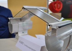 Het W4 -dek van Kubo. Het geharde glas is vierzijdig opgesloten in een w-rubber.