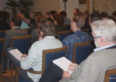 Tijdens de presentaties werd driftig genoteerd.